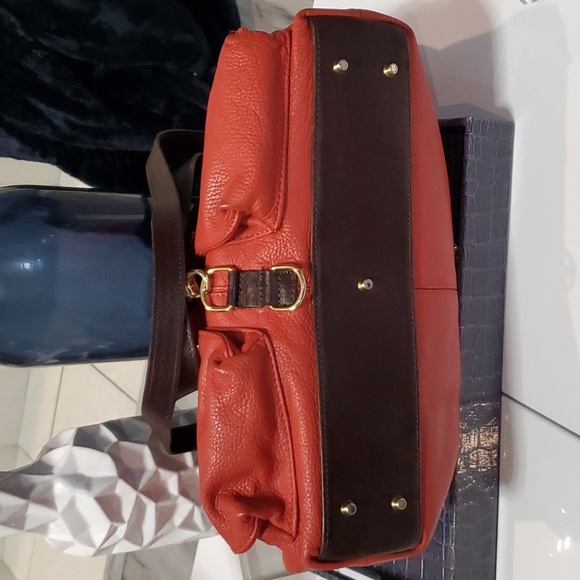 VALENTINA SHOULDER BAG 15"w nice soft leather, lightweight bag. - Picture 13 of 13